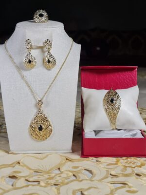 طقم مجوهرات ذهبي أربع قطع